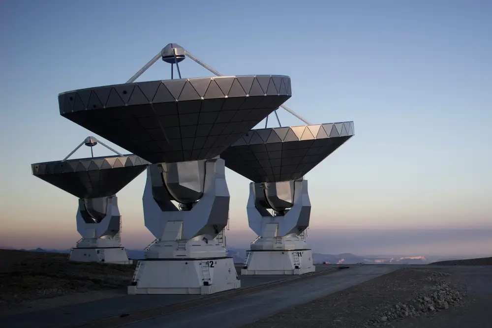 Space communications ground station